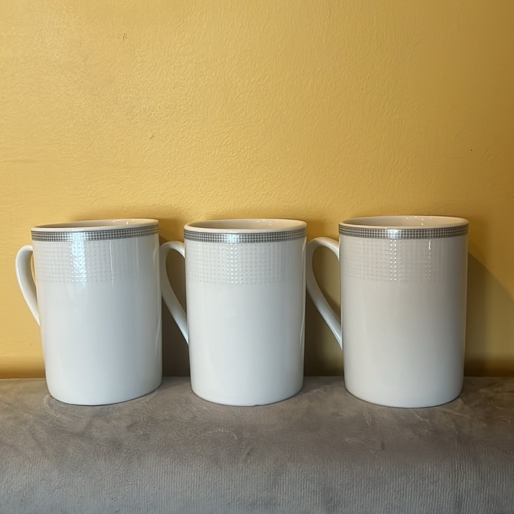 Gallery Tabletops Dynasty White Dining Mugs with Textured Pattern